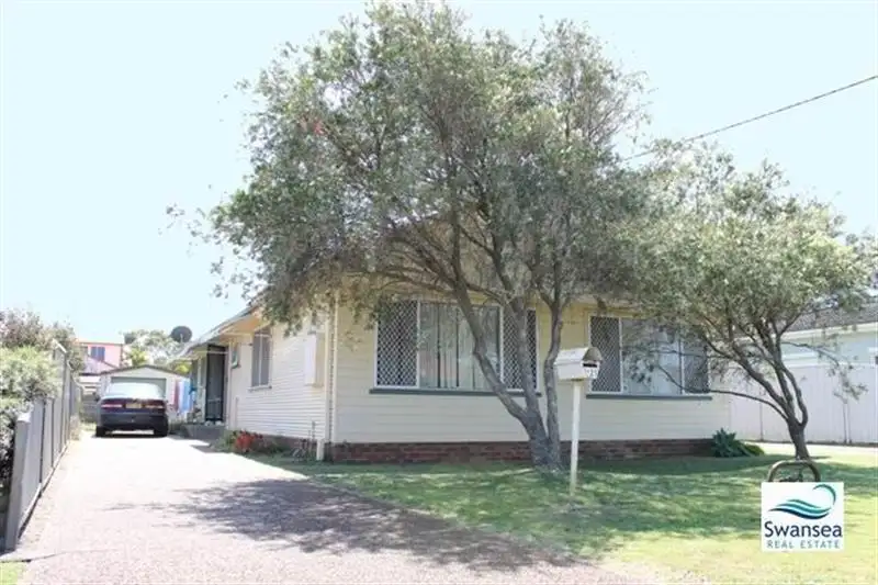 Main view of Homely semi-detached listing, 1/21 Maneela St, Blacksmiths NSW 2281