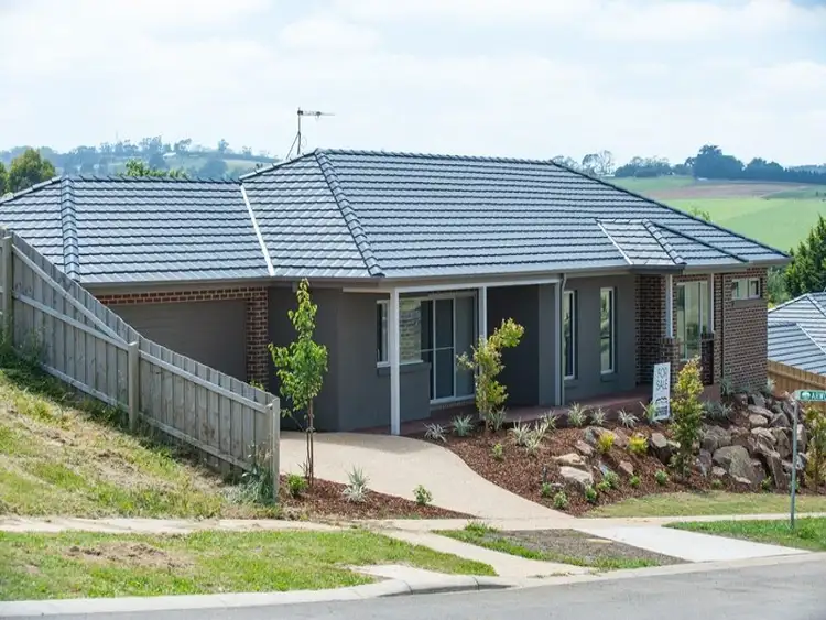 44 Manikato Drive, Drouin VIC 3818
