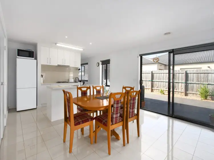 Fourth view of Homely house listing, 2 Wordsworth Court, Drouin VIC 3818