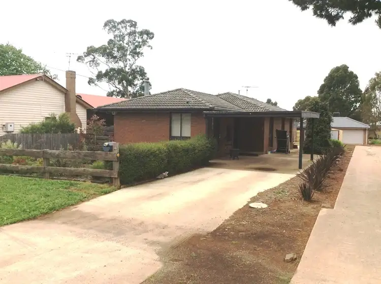 2B William Street, Romsey VIC 3434