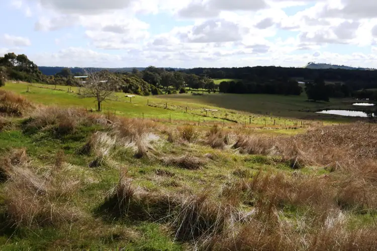- Cnr Springhill-Kyneton Rd and Salisbury Rd, Spring Hill VIC 3444