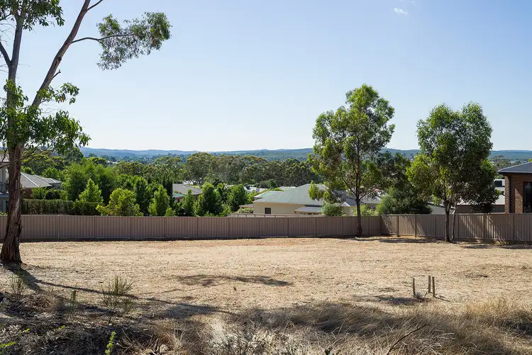 24 Phyllis Crescent, Castlemaine VIC 3450