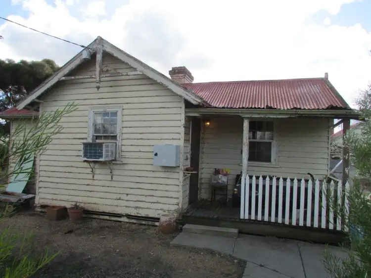 13 Molyneaux Street, Warracknabeal VIC 3393