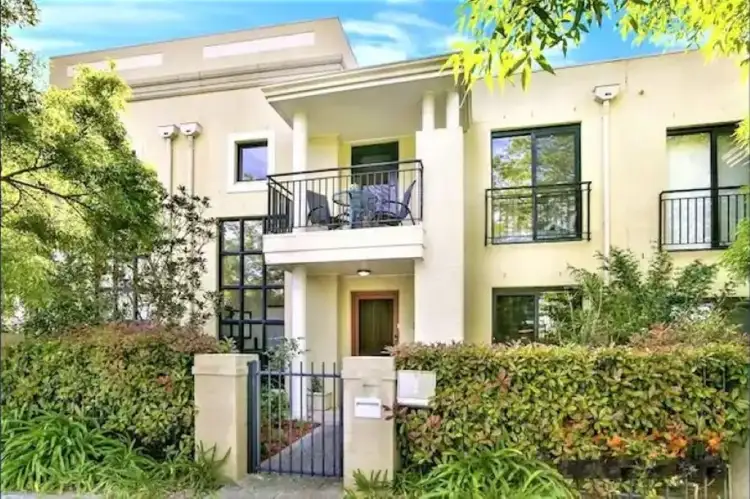 36 Parkside Crescent