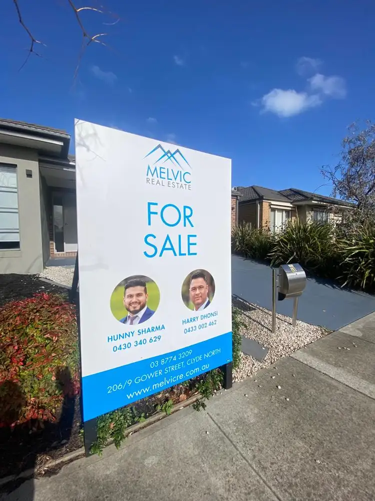 40 Fleuve Rise, Clyde North VIC 3978