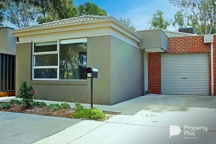 Main view of Homely townhouse listing, 16 Rivergum Court, North Bendigo VIC 3550