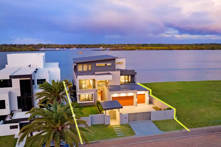 64 Knightsbridge Parade East, Paradise Point QLD 4216