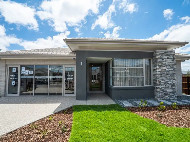 25 Grazing Way, Clyde North VIC 3978
