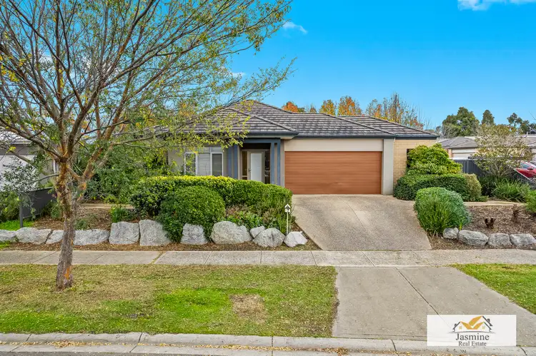 7 Kindred Avenue, Cranbourne North VIC 3977