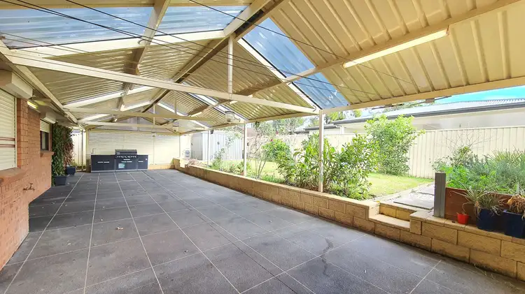 34 Kenyon Crescent
