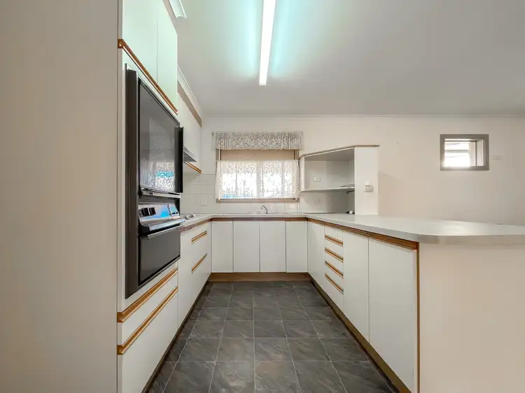 Fifth view of Homely unit listing, 3/2 Lloyd Close, Kerang VIC 3579