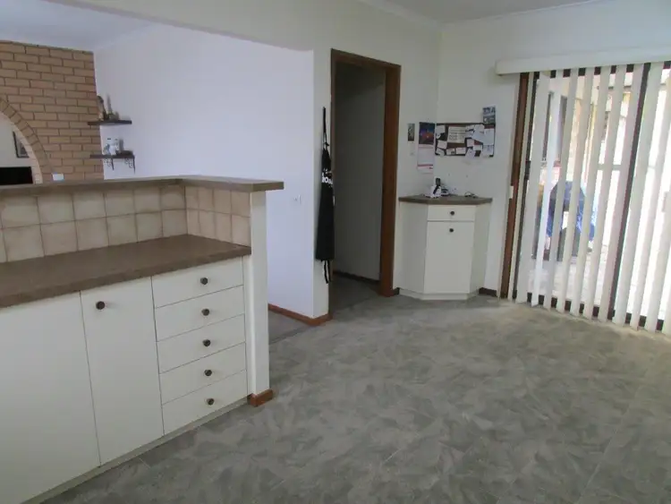 Fifth view of Homely house listing, 7 Elizabeth Avenue, Warracknabeal VIC 3393