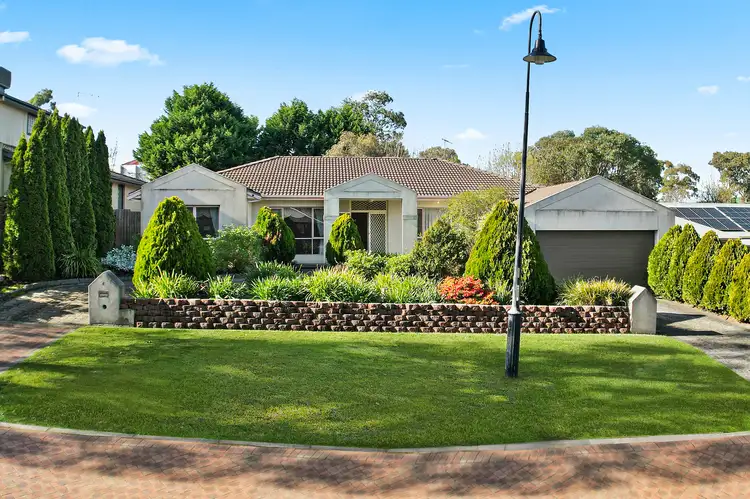 6 Nimary Court, Eltham North VIC 3095
