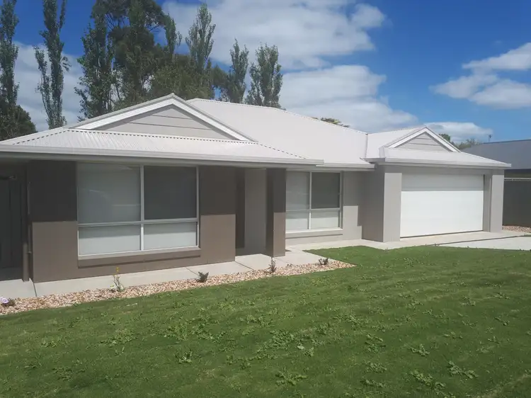 3 PEPPERCRESS COURT