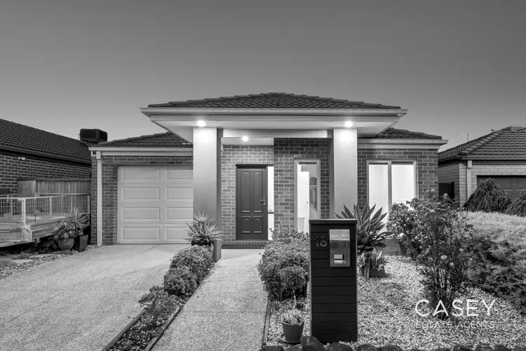 18 Fieldstone Crescent, Cranbourne North VIC 3977