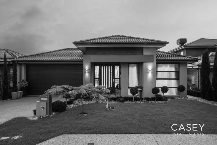 5 Lyndys Lane, Cranbourne North VIC 3977