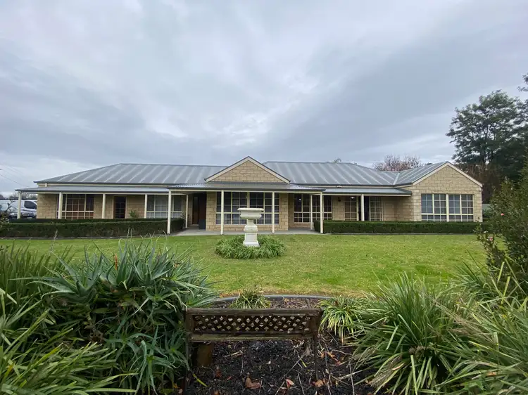 16 Willow Way, Table Top NSW 2640