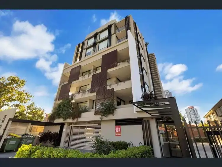 3/43 Lenneberg Street, Southport QLD 4215