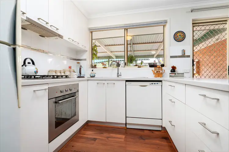 Fifth view of Homely house listing, 4 PRUJOY PLACE, West Albury NSW 2640