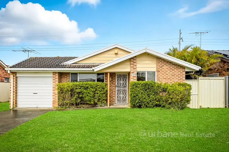 37 Barnard Crescent, Oakhurst NSW 2761