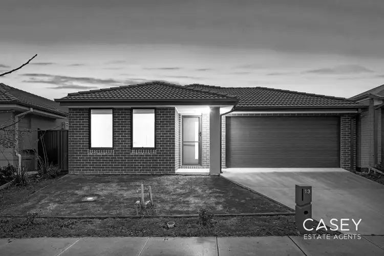 13 Fremantle Avenue, Cranbourne East VIC 3977