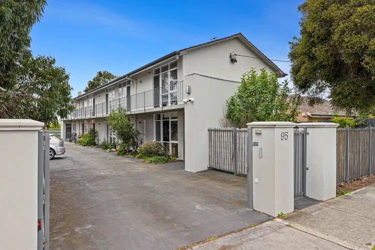 2/95 Summerhill Road, Footscray VIC 3011
