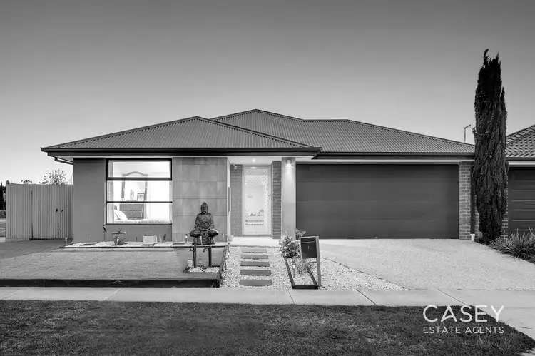 1 Nagle Crescent, Cranbourne West VIC 3977
