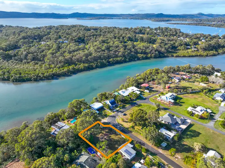 77 Scotts Road, Macleay Island QLD 4184