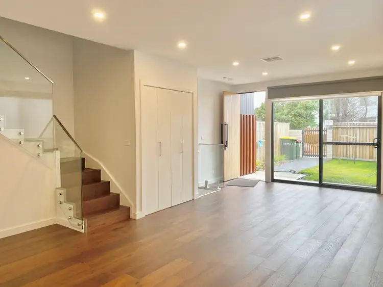 6 Coolac Place
