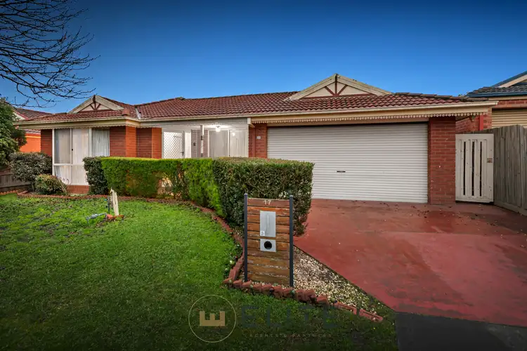 17 Glenisla Way, Berwick VIC 3806
