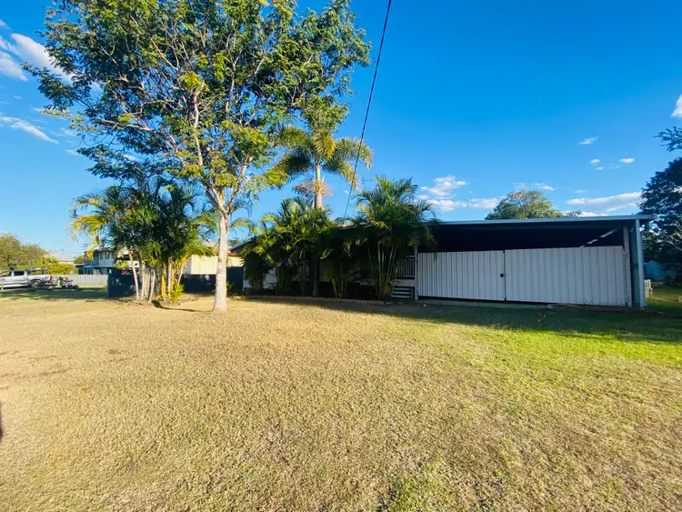 16 Middle Crescent