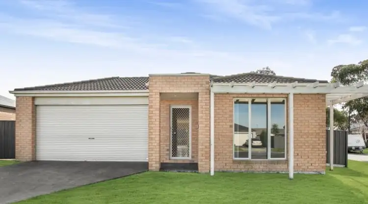 4 Orchard Valley Avenue, Pakenham VIC 3810