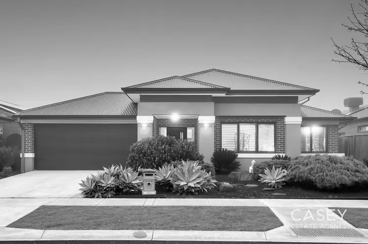 16 Saint Clair Avenue, Cranbourne West VIC 3977