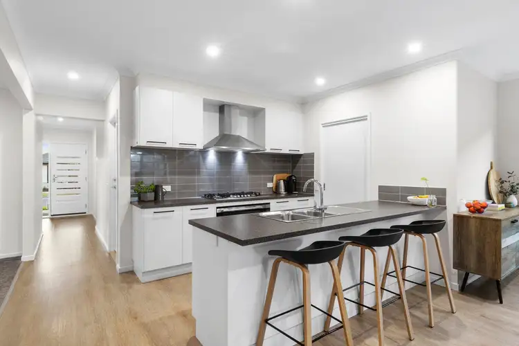 Second view of Homely house listing, 6 Fleurieu Circuit, Armstrong Creek VIC 3217