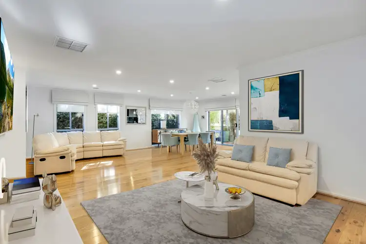 Main view of Homely unit listing, 2/8 Kassan Gardens, Endeavour Hills VIC 3802