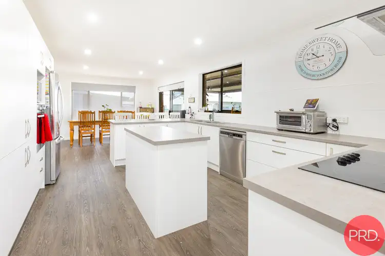8 Tenth Street, Weston NSW 2326
