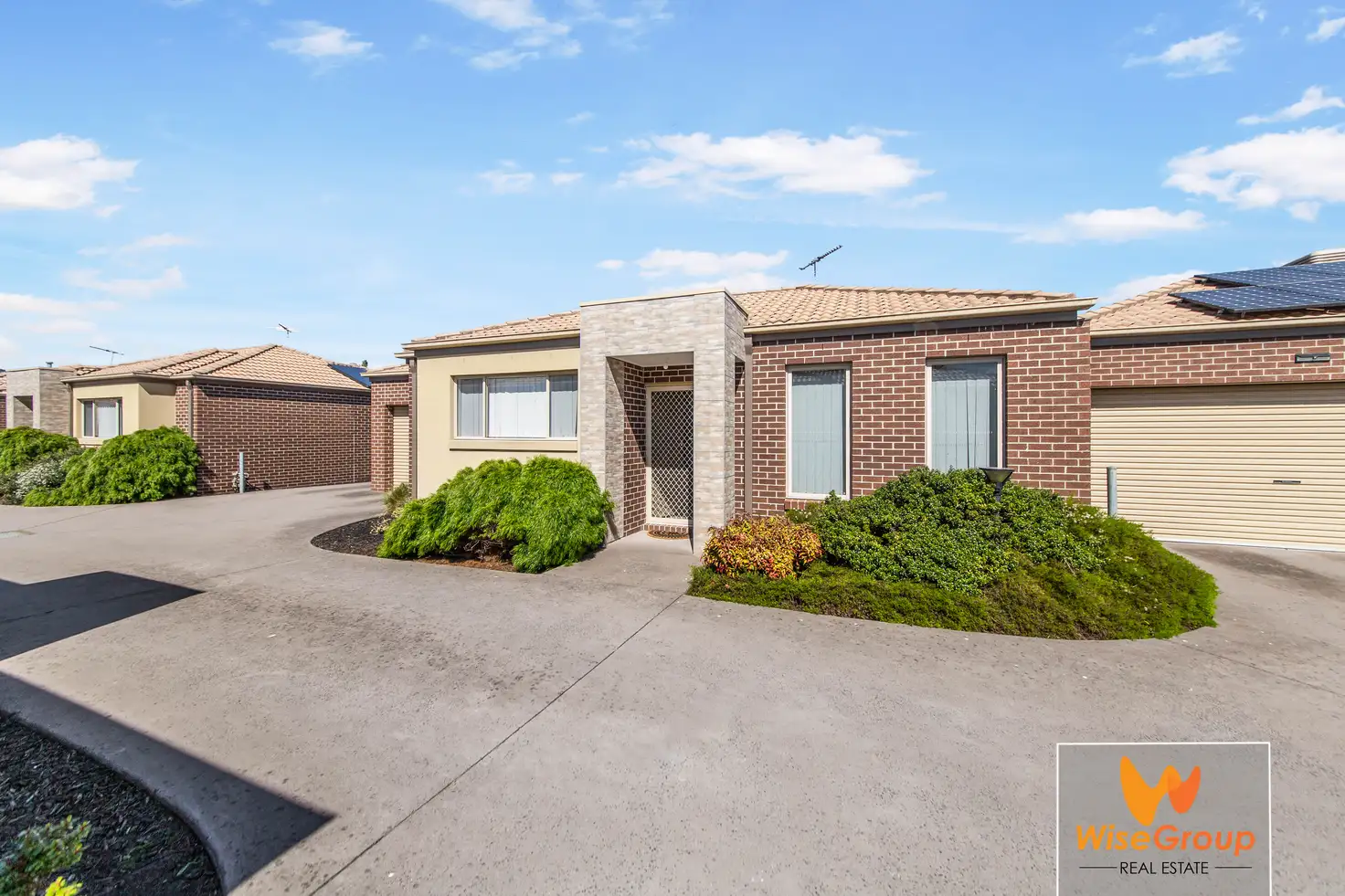 Main view of Homely unit listing, 2/1 Walnut Way, Pakenham VIC 3810