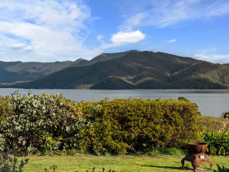 7 Fossickers Trail, Goughs Bay VIC 3723