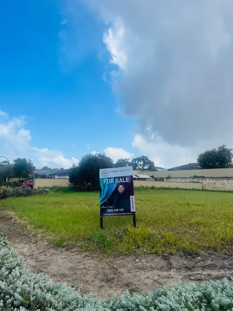 1 Moombaki Avenue, Bertram WA 6167