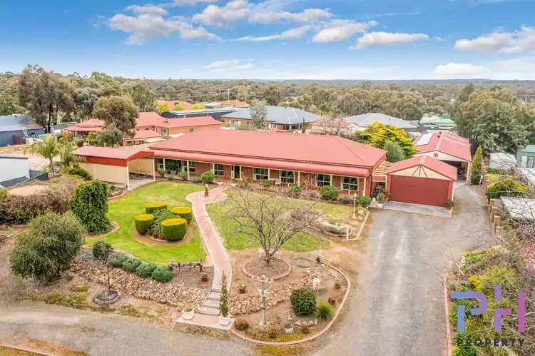 31 Emmaline Drive, Maiden Gully VIC 3551