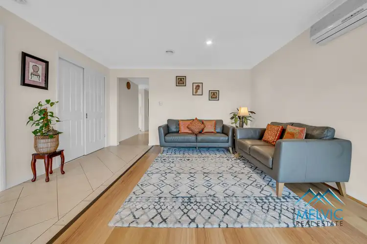 15 Staunton Walk, Cranbourne East VIC 3977