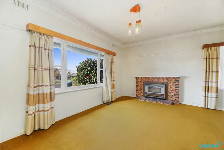 Fifth view of Homely house listing, 1 Esmale Street, Strathmore VIC 3041