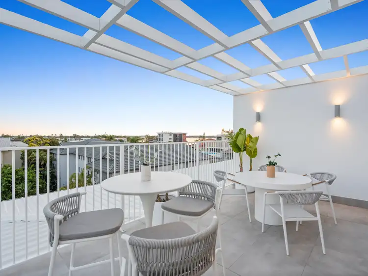 1/15 Canal Avenue, Runaway Bay QLD 4216