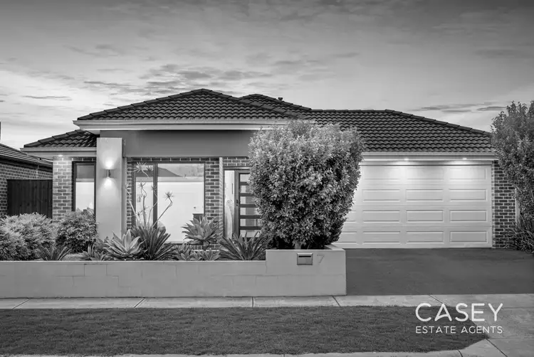 7 Cazaly Way, Cranbourne West VIC 3977