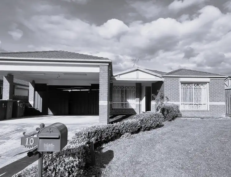 10 Charlotte Place, Cranbourne West VIC 3977