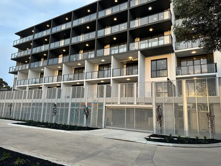 G13/2 Bailey Crescent, Oak Park VIC 3046