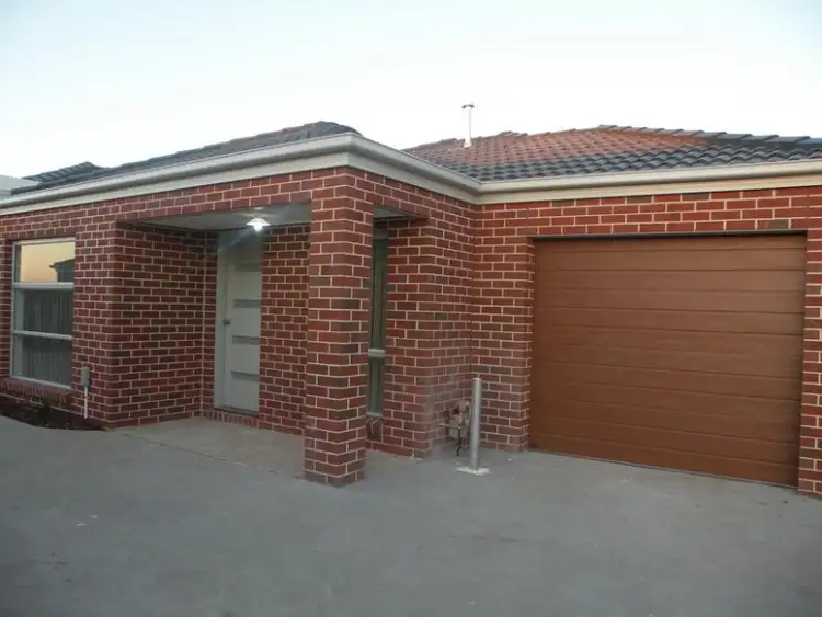 2/10 Raymond George Place, Lara VIC 3212