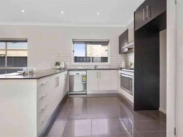 Fifth view of Homely house listing, 2 Raymond George Place, Lara VIC 3212