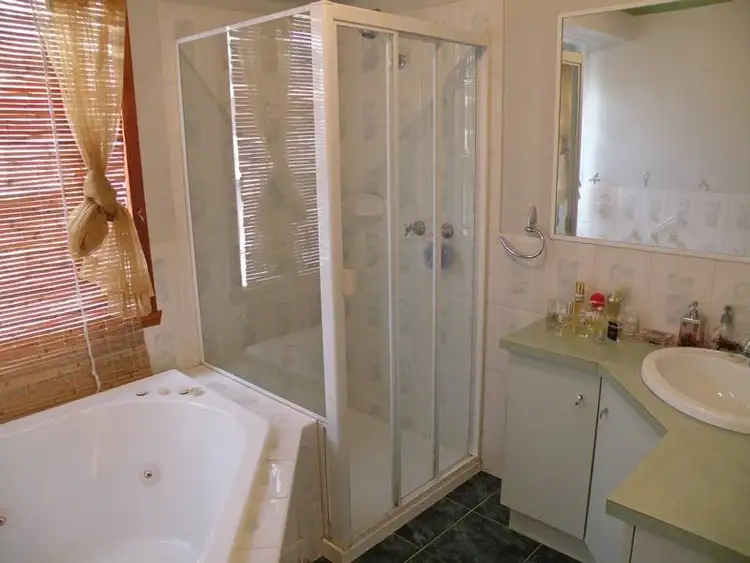 Fifth view of Homely house listing, 11 Sherwood Grove, Lara VIC 3212