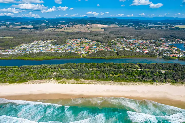44 McKenzie Avenue, Pottsville NSW 2489